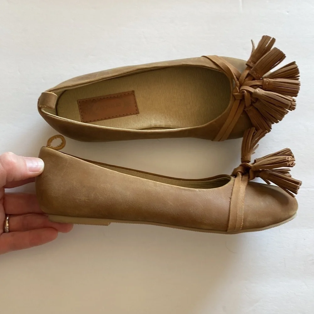 Joyfolie Penelope tassel brown leather flats girls 1 EUC